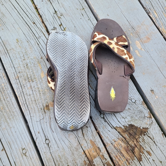 Volatile giraffe flip flops - Picture 8 of 9
